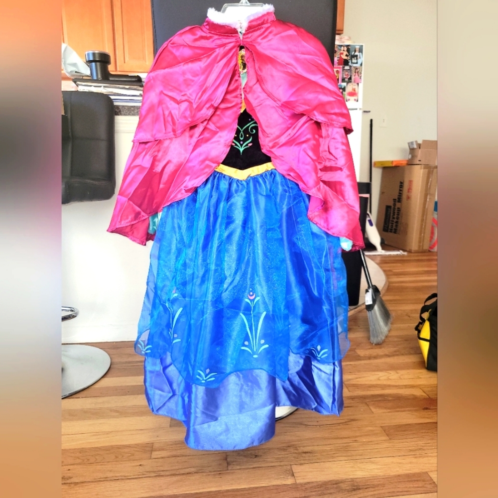 Authentic Disney Anna costume size 5/6